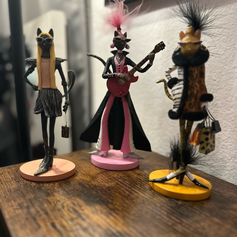 Stylish Cat Figurines Set